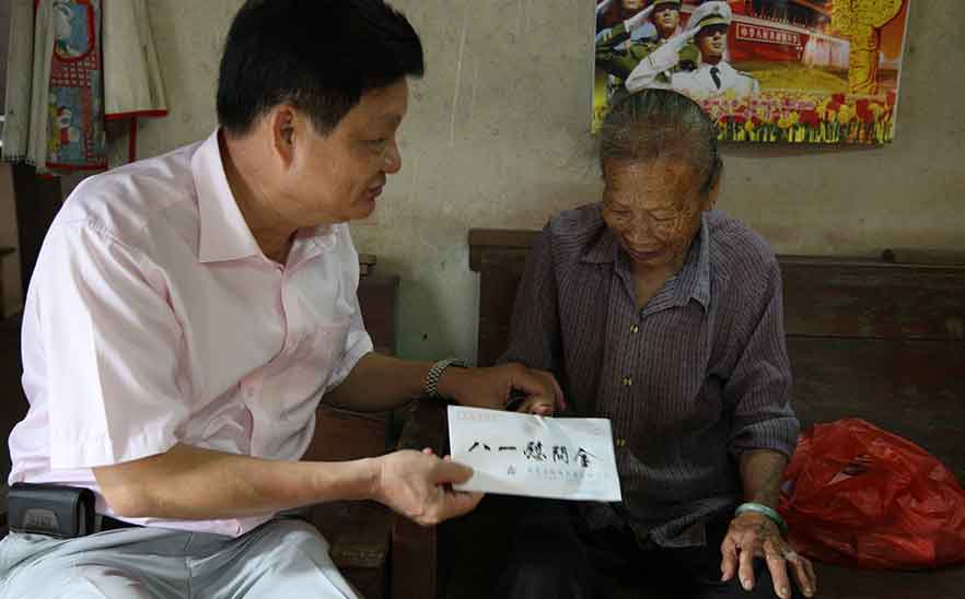 11年，陳橋頓慰問(wèn)烈軍屬?gòu)堖B友、張運(yùn)興、張新娣等